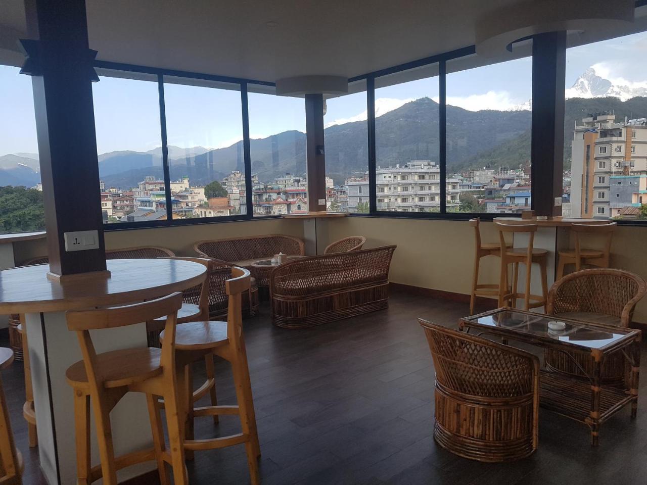 Om Gaura Hotel Pokhara Eksteriør billede