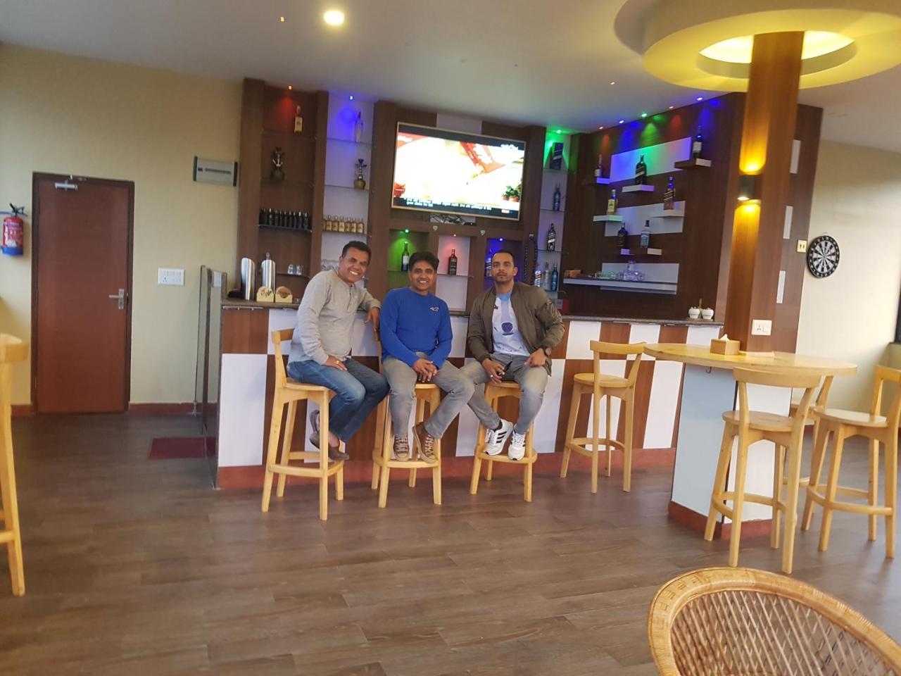 Om Gaura Hotel Pokhara Eksteriør billede