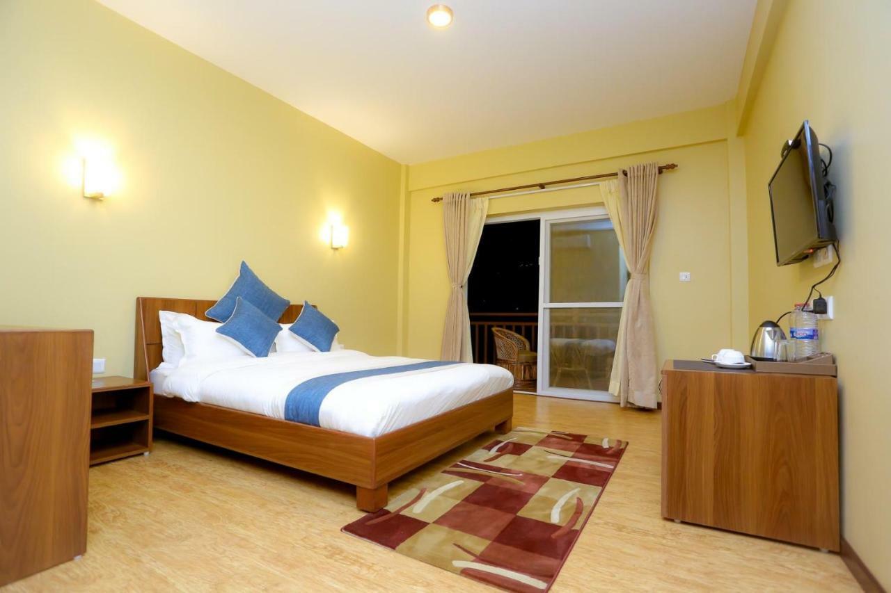 Om Gaura Hotel Pokhara Eksteriør billede